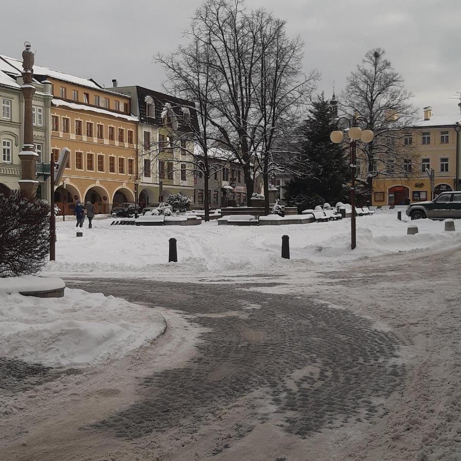 Lovecky Apartman Na Namesti Ve Frenstate Pod Radhostem Frenštát pod Radhoštěm 외부 사진